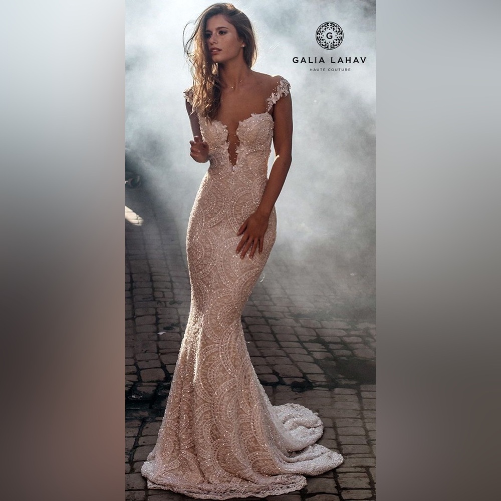 Galia Lahav Queen of Hearts Scallop Lace Embellished Backless Wedding Gown EU40